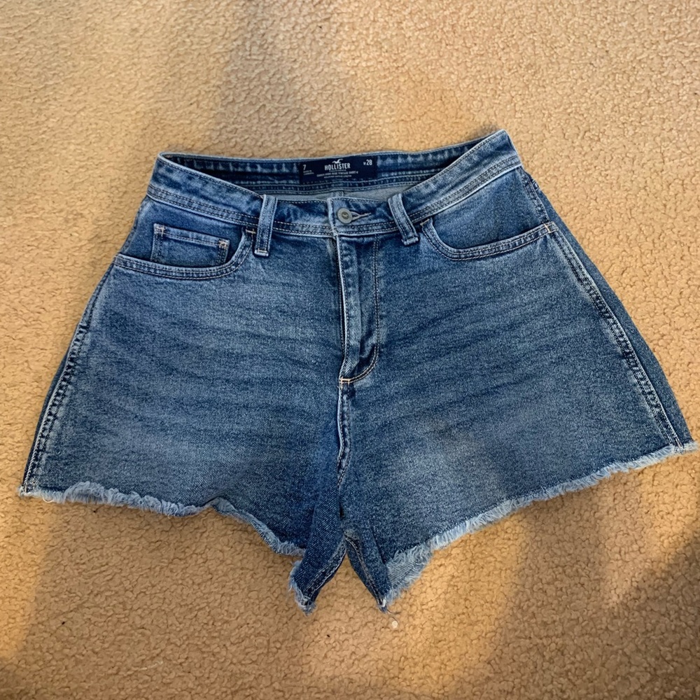 Hollister Curvy High-Rise Vintage Shorts